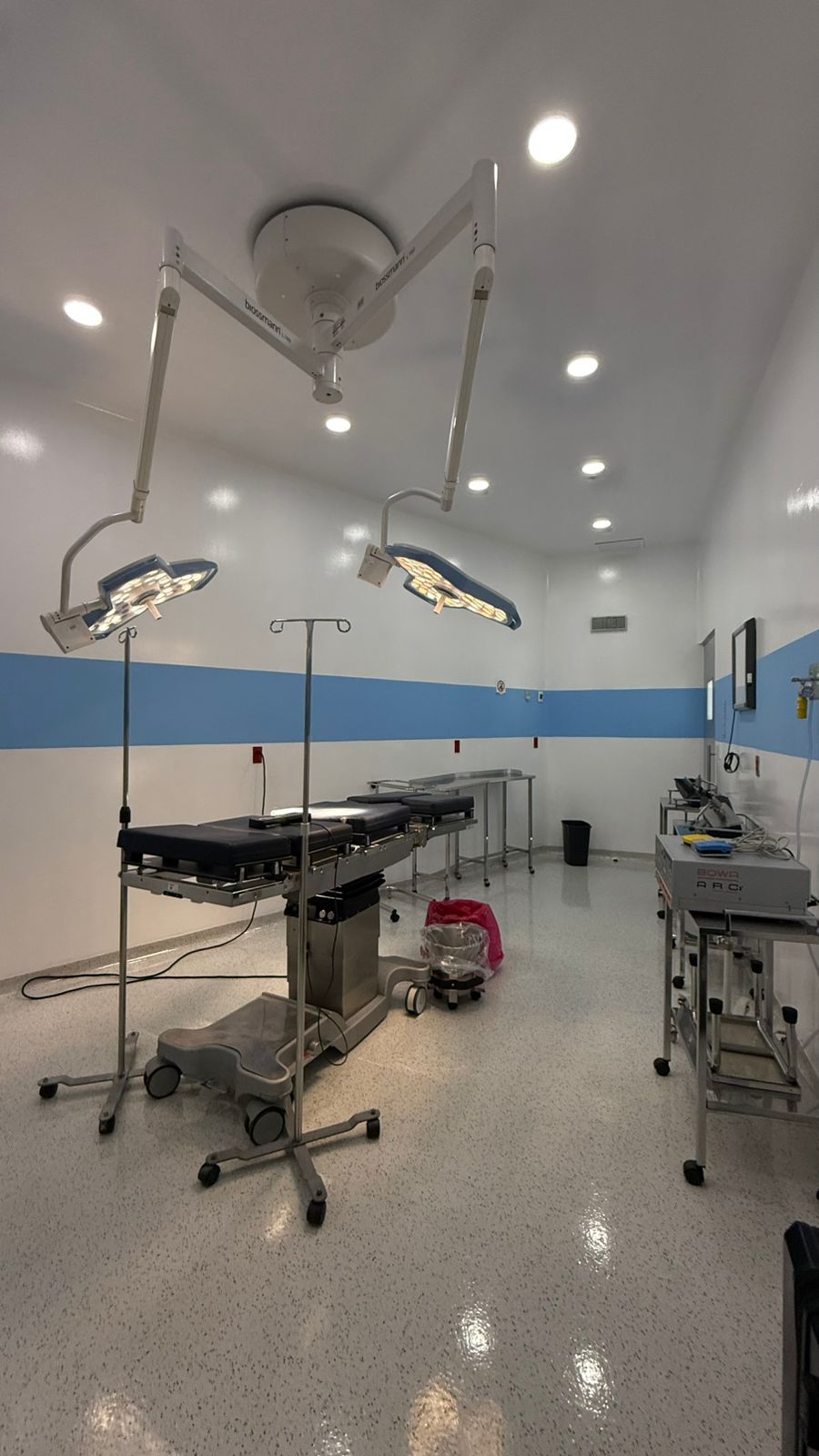 Quirófano de Clínica Vigo en preparación
